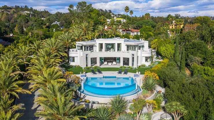 Jeff Bezos Now Owns The Most Expensive House In LA 6