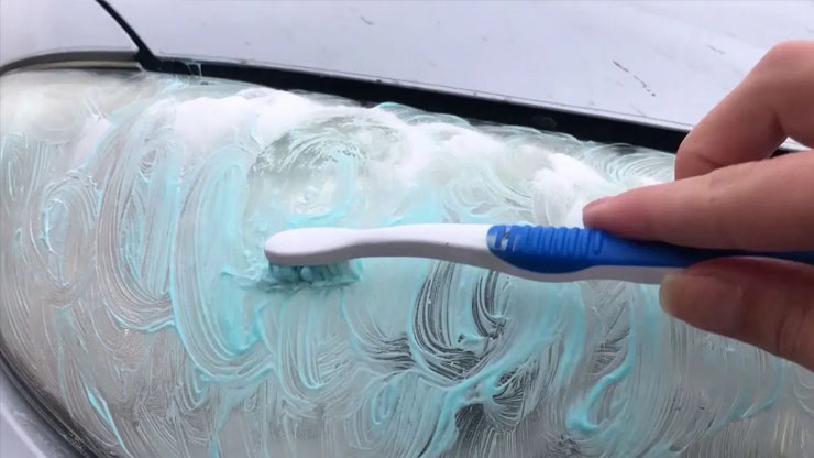 Toothpaste Clean Headlights