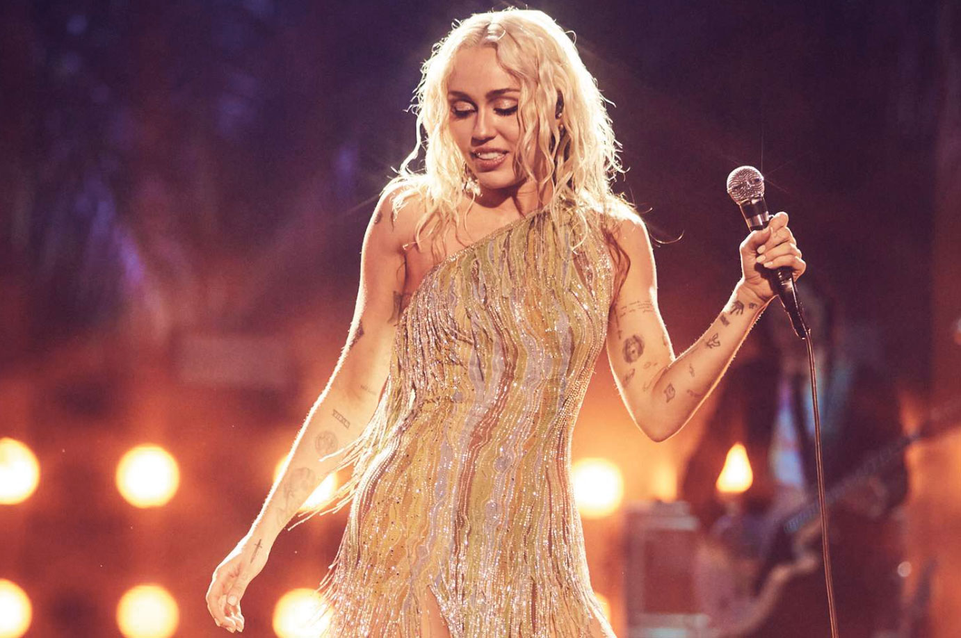 miley cyrus net worth_071d4ab7 5b4b 4c21 b6a1 76df162127f7