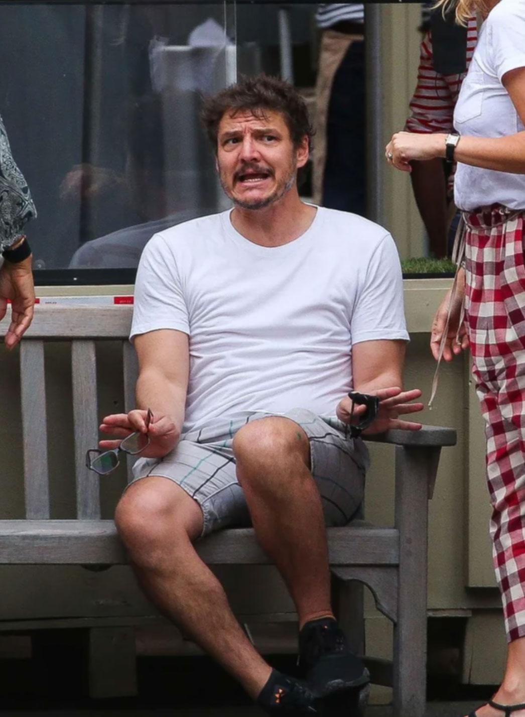 pedro pascal net worth_988a84b7 8bf9 47d2 98a4 4b8cafe72668