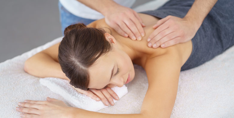 chinese hand massage modern wellness trend_0d00a143 635c 4f14 9e34 e82e04d85d0f