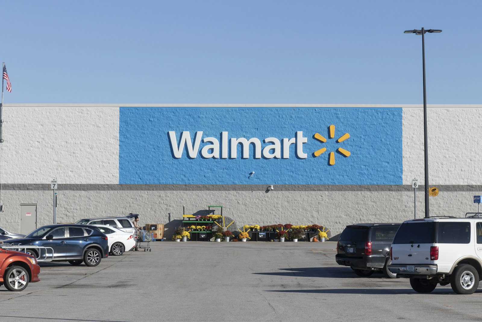 Walmart's Q4 2026 Earnings: Strong Results Tempered by Cautious Outlook, $30B Buyback