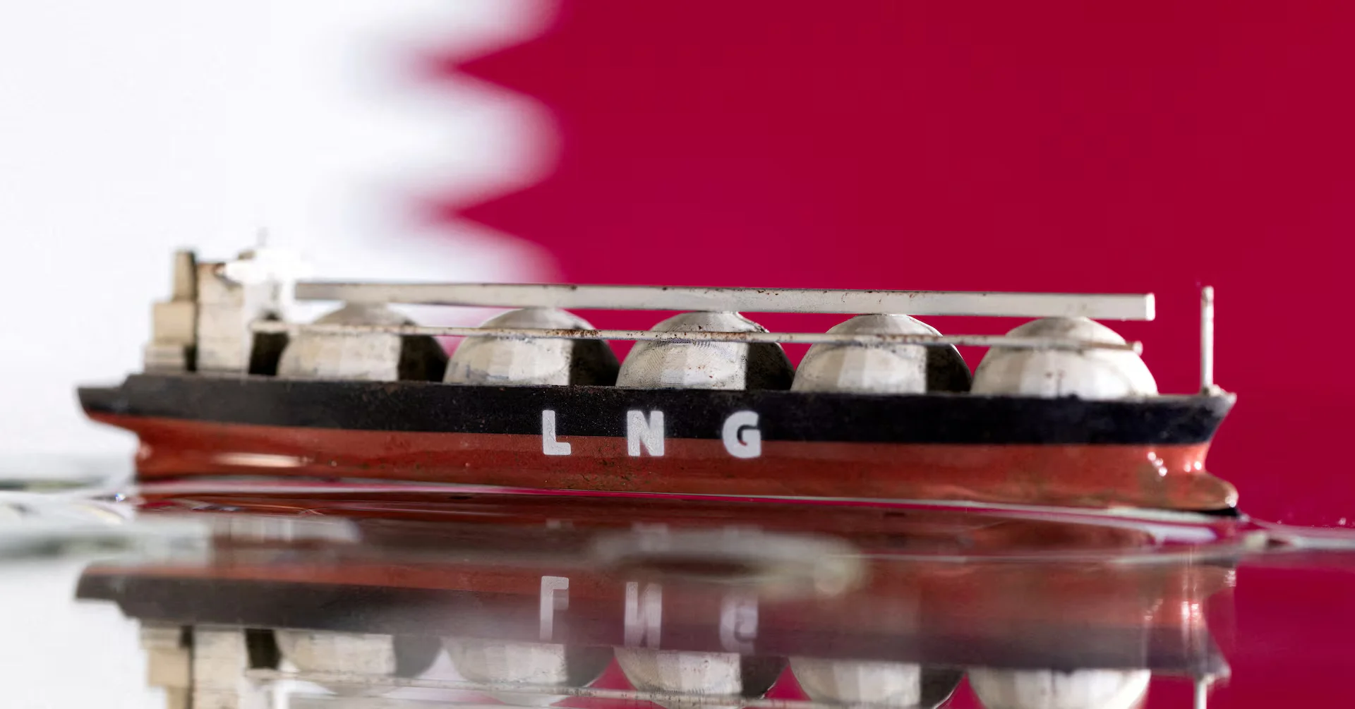 Qatar LNG Production Halts After Iranian Attacks: Gas Prices Spike 45%