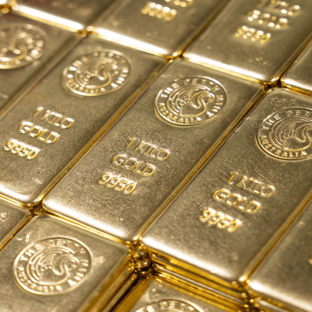 Gold Prices Crash 9.5% in Worst Week Since 1983: What Investors Need to Know