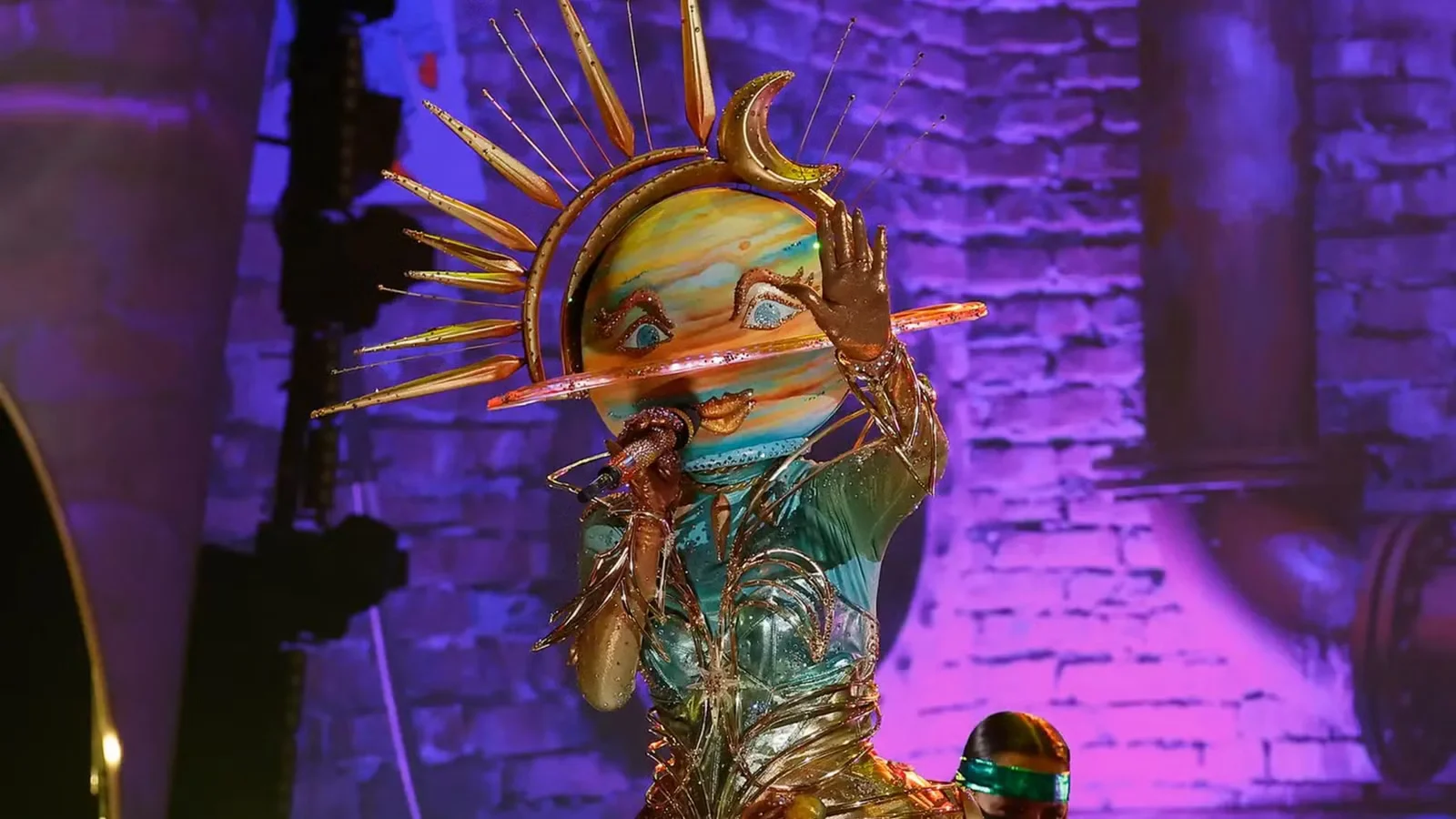 1775139198034_the masked singer season 14 contestant galaxy girl performing