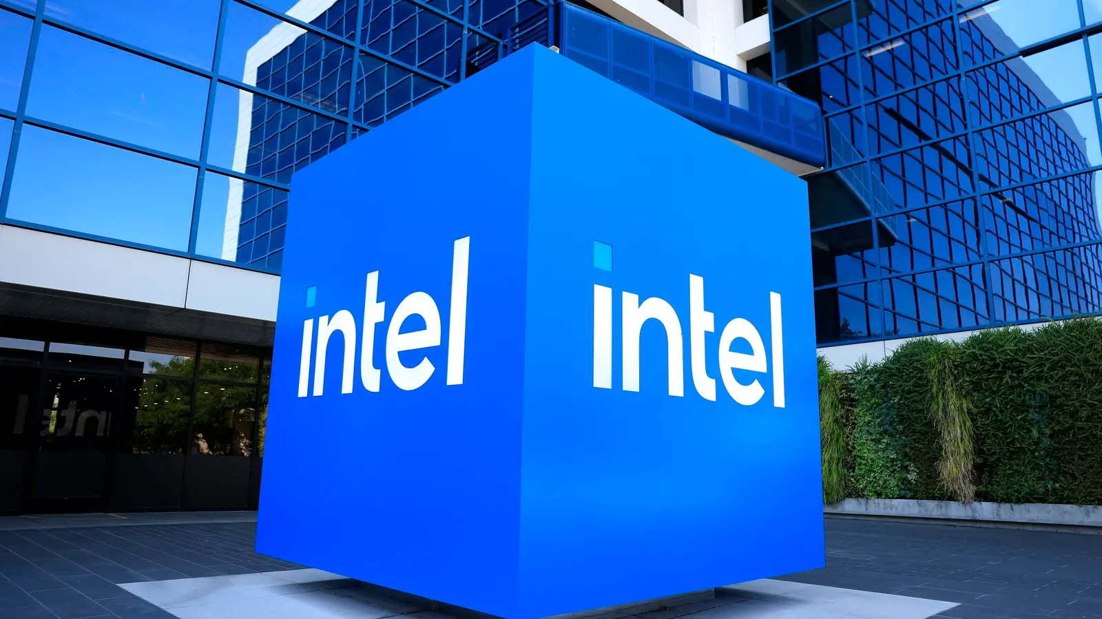 Intel Stock Soars 25%, Breaks Dot-Com Record After Blowout Q1 Earnings