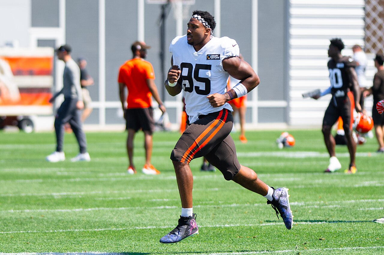 1780409196395_1280px Myles_Garrett_1
